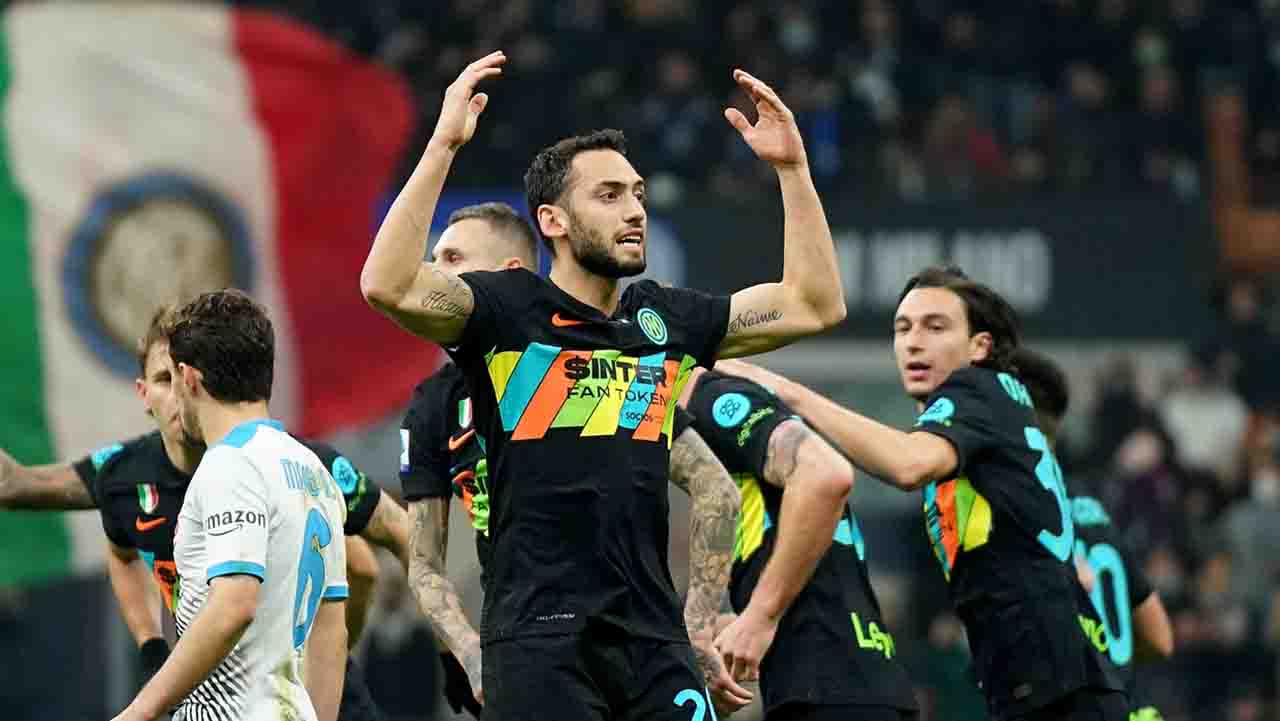 Napoli Inter Calhanoglu
