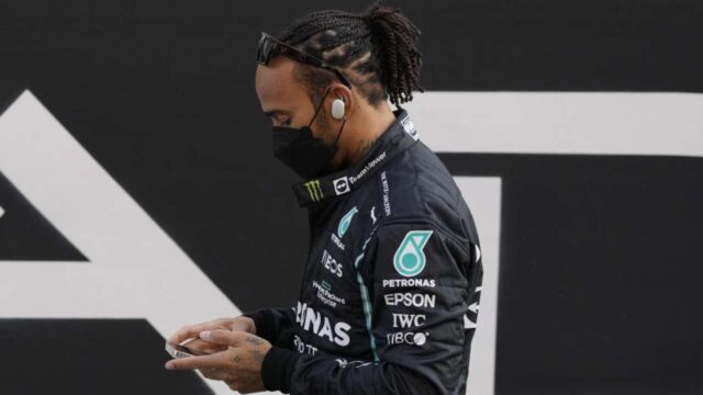 Hamilton col telefono