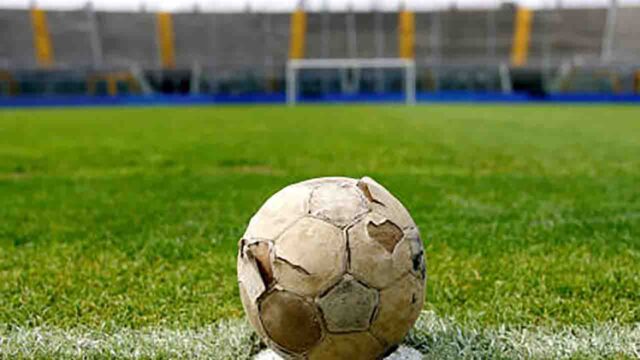 Calcio pallone bucato nazionale italiana