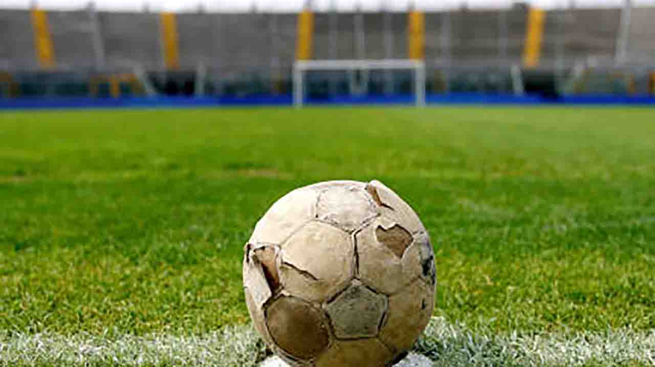 Calcio pallone bucato nazionale italiana