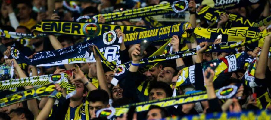Un'immagine dei tifosi del Fenerbache [Credit: web] - Sportitalia, 05/09/2022]