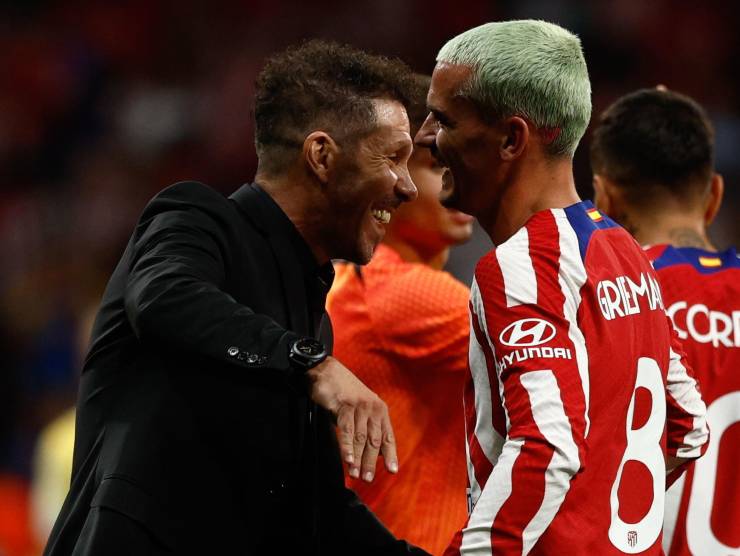 Il Cholo Simeone abbraccia Griezmann, autore del decisivo 2-1 contro il Porto [Credit: ANSA] - Sportitalia