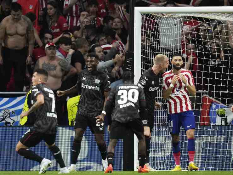 L'esultanza dei giocatori del Bayer Leverkusen in faccia a Carrasco [credit: LaPresse] -Sportitalia