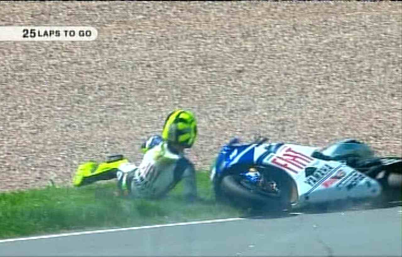 Valentino Rossi caduta
