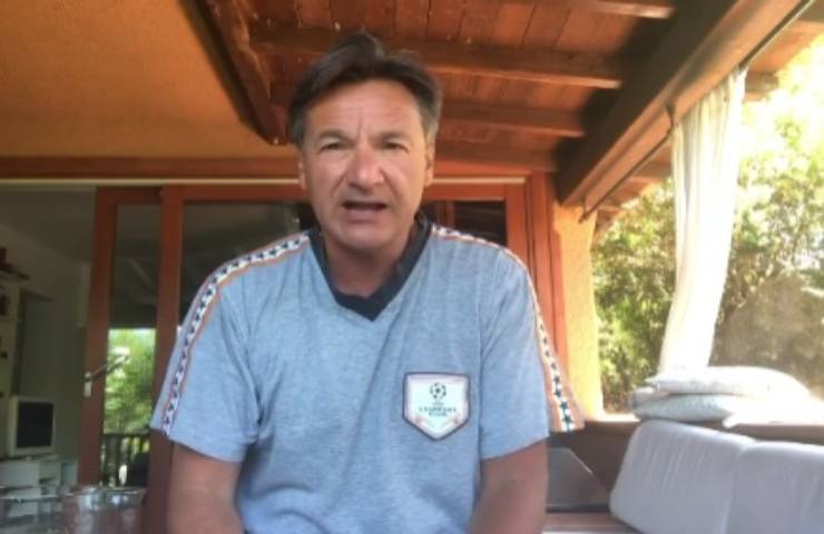 Fabio Caressa durante una diretta su Instagram