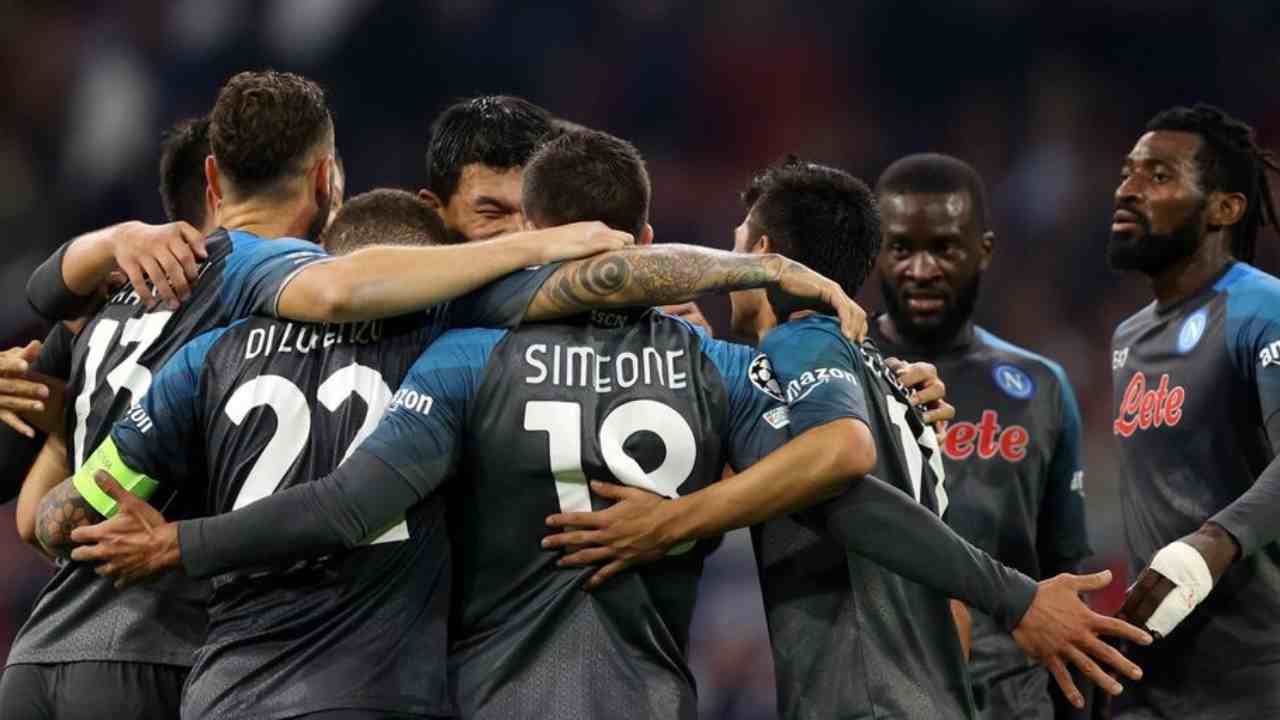 I giocatori del napoli esultano durante la gara contro l'Ajax [Credit: web]