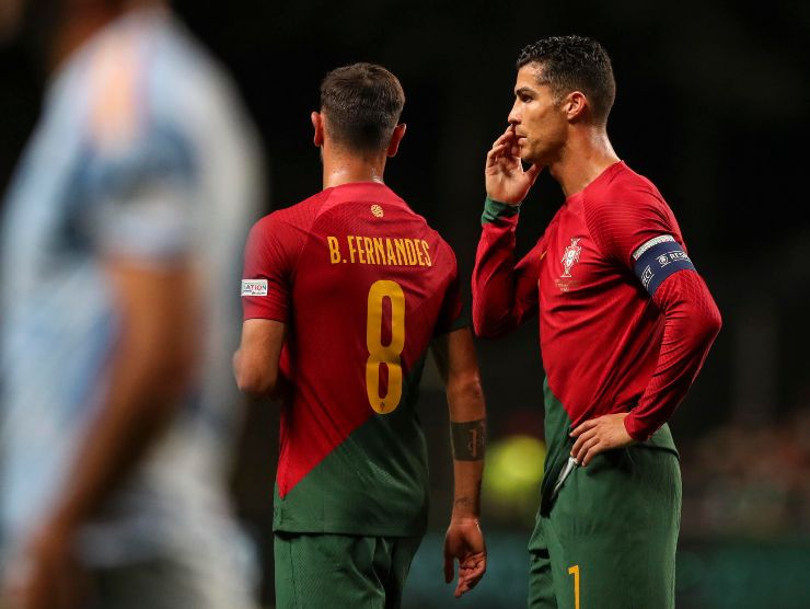 Bruno Fernandes e Cristiano Roanldo con la maglia della Nazionale [Credit: ANSA] - Sportitalia.com