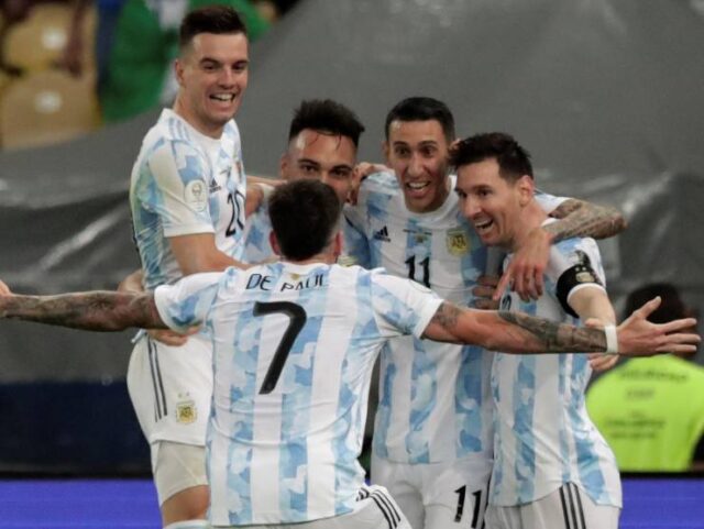 I giocatori argentini esultano dopo il gol, poi decisivo, in fanel di Copa America [Credit: ANSA] - Sportitalia.com