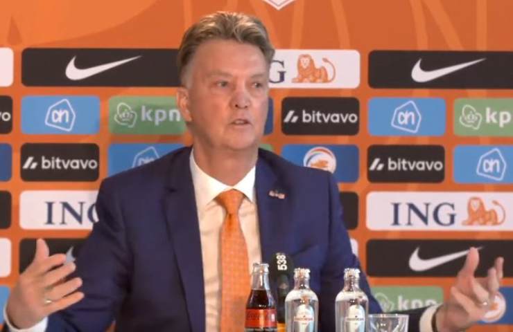Il ct Van Gaal in conferenza