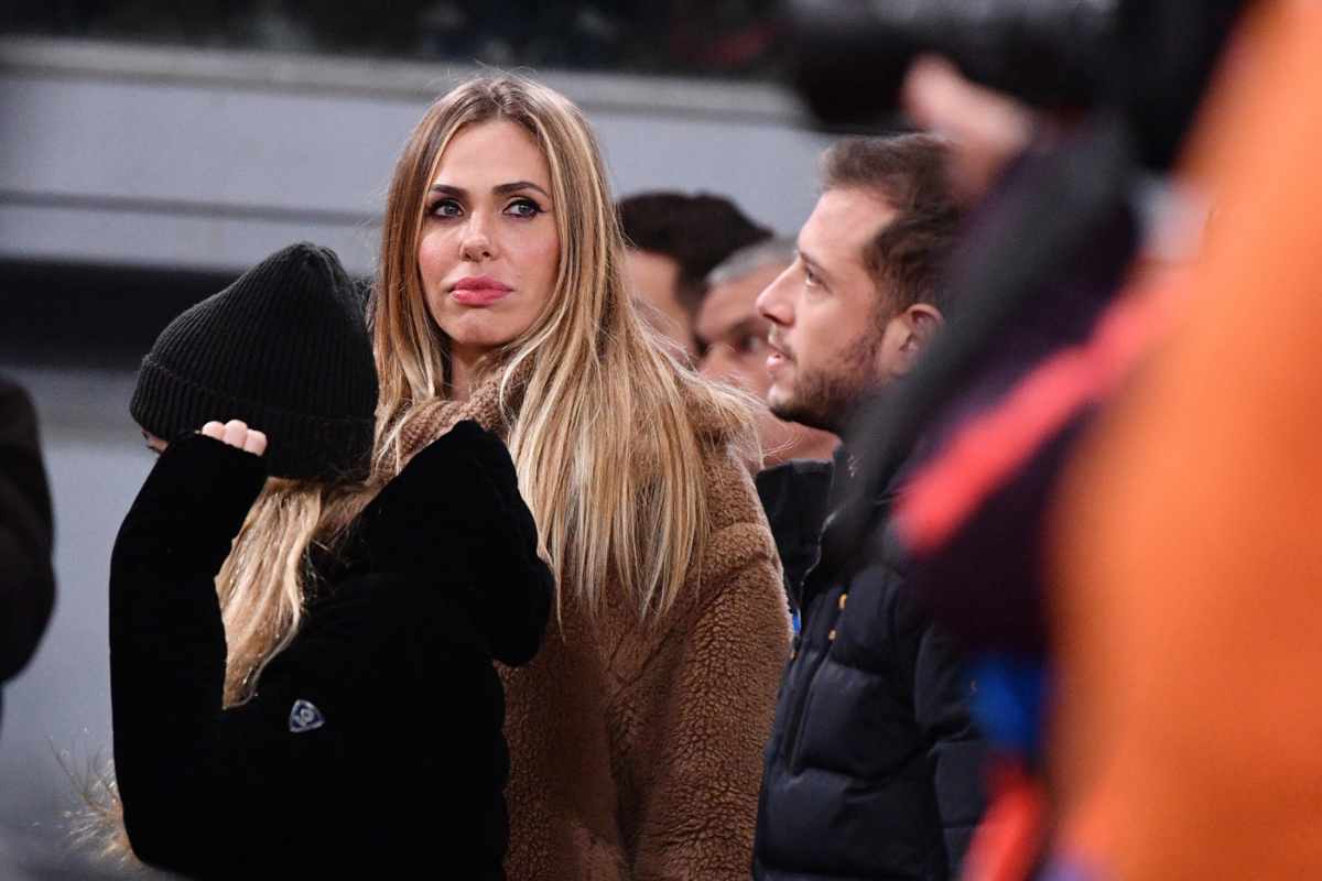 Ilary Blasi in viaggio