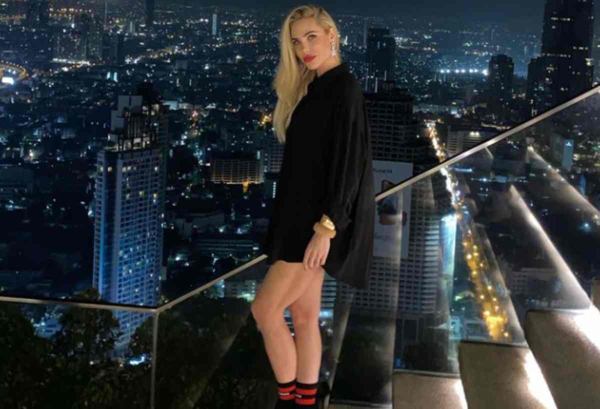 Ilary Blasi in Thailandia