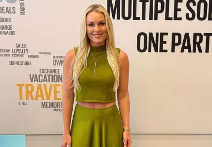 Lindsey Vonn è uno spettacolo: il vestito non la contiene