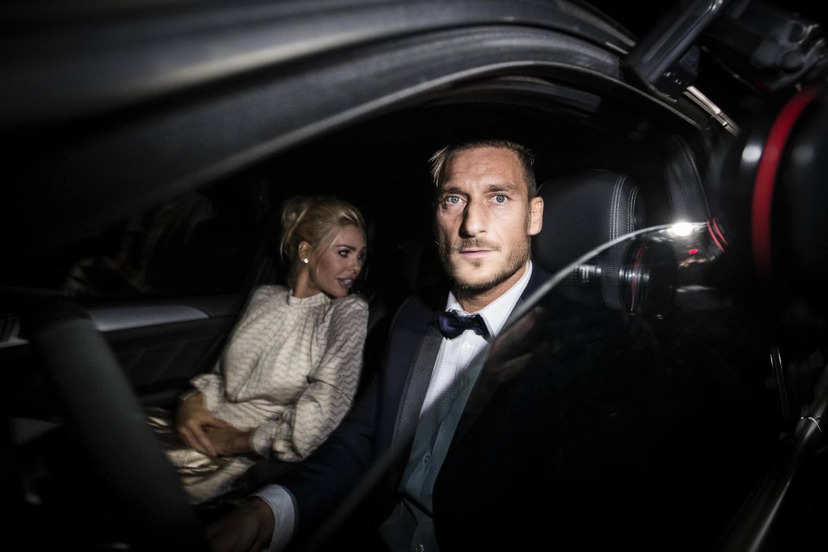 Francesco Totti e Ilary Blasi, guerra per la villa