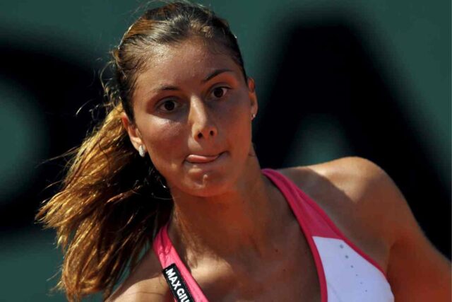 Tennis, anticipo d'estate: in bikini è una sirena