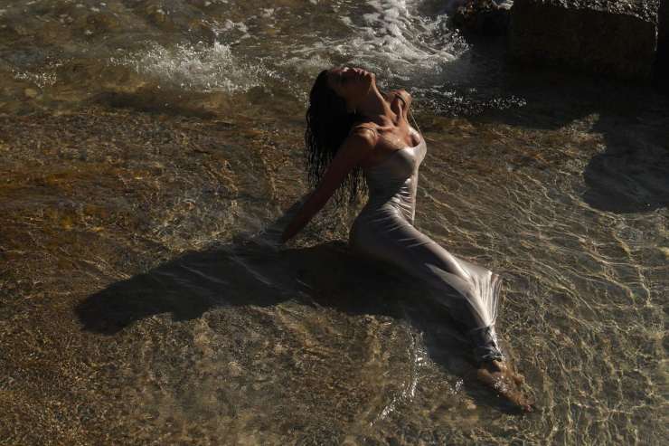 Jovana Djordjevic vestito bagnato trasparenze