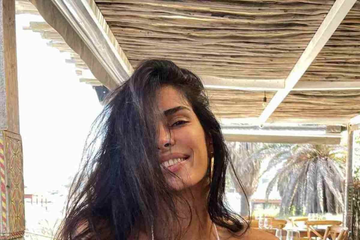 Jovana Djordjevic vestito bagnato trasparenze