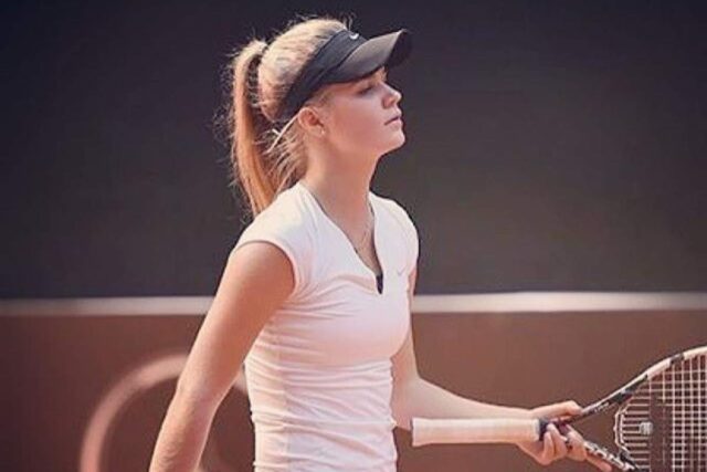 Monika Kilnarova, selfie bollente allo specchio