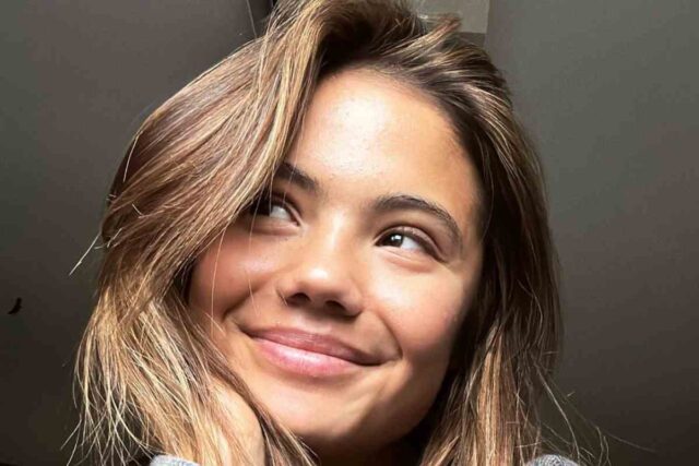 Emma Raducanu non ha mai perso il sorriso: i tifosi esultano