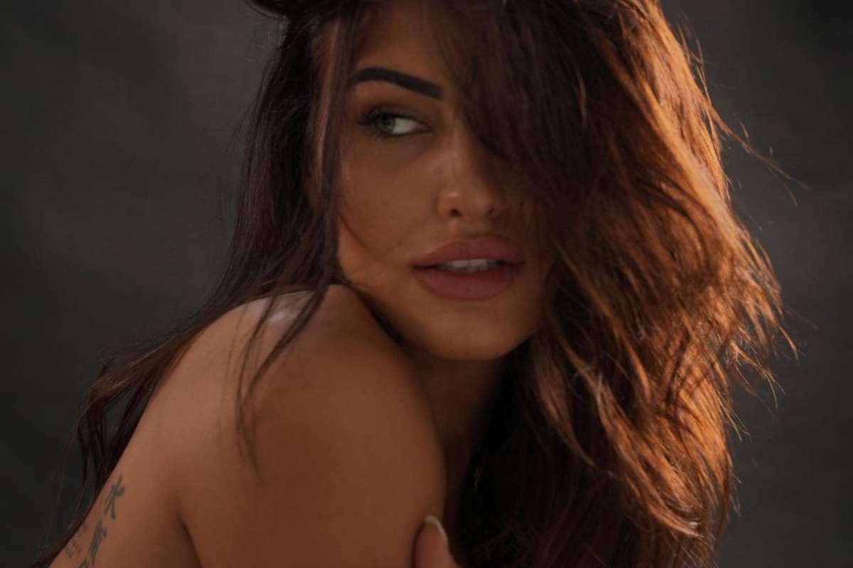 Carolina Stramare senza veli, da guardare con cautela