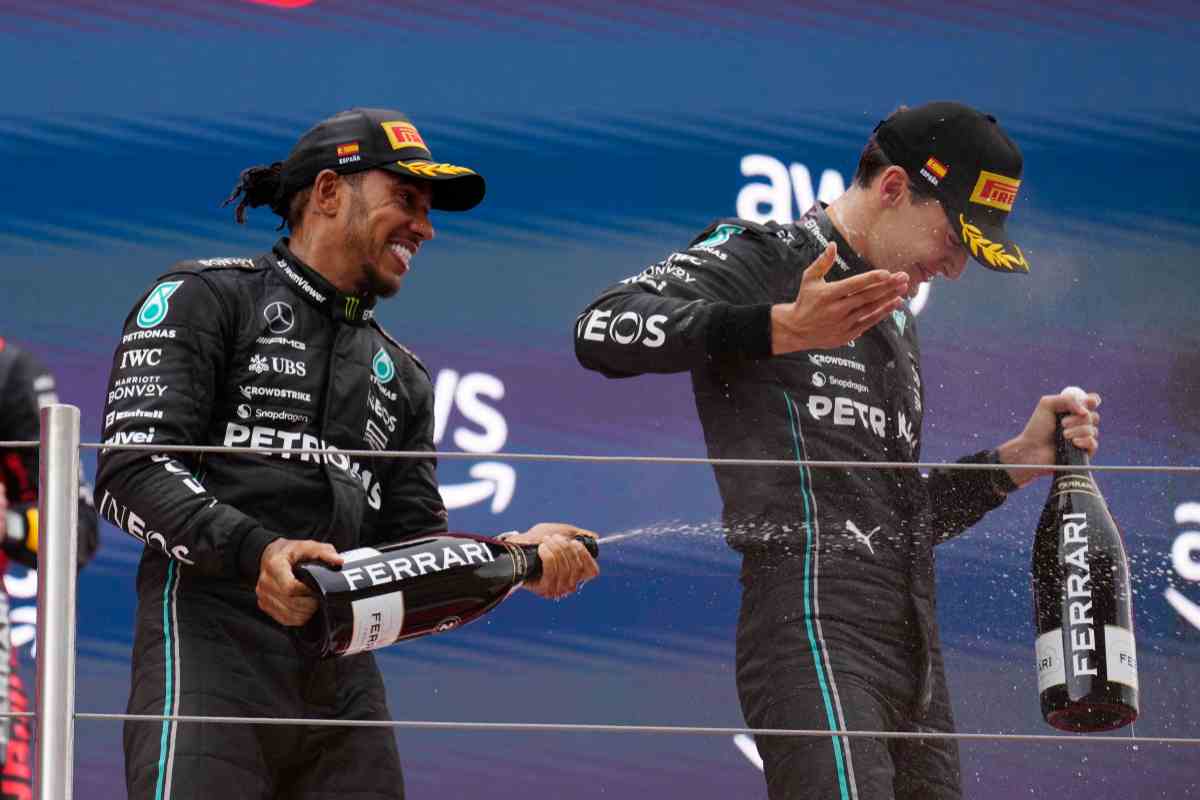 Lewis Hamilton vicinissimo al rinnovo con la Mercedes: la Ferrari deve arrendersi