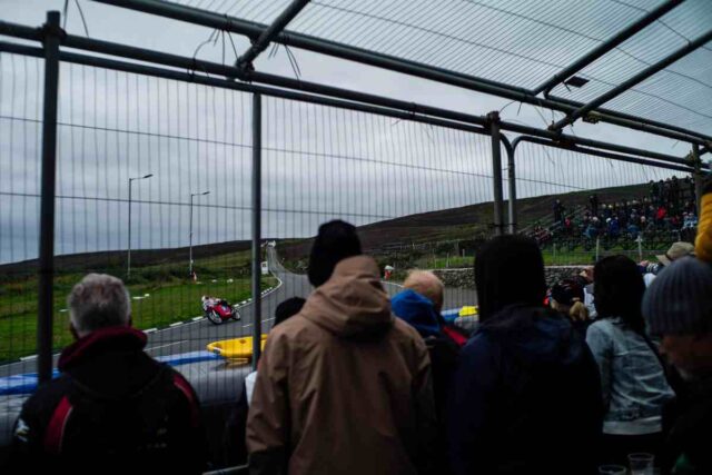 Tourist Trophy, altra vittima in gara