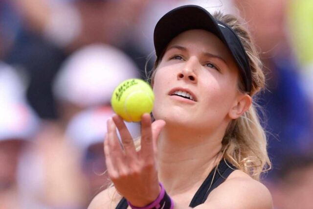 Tennis, in versione Barbie sul red carpet: il vestito è cortissimo