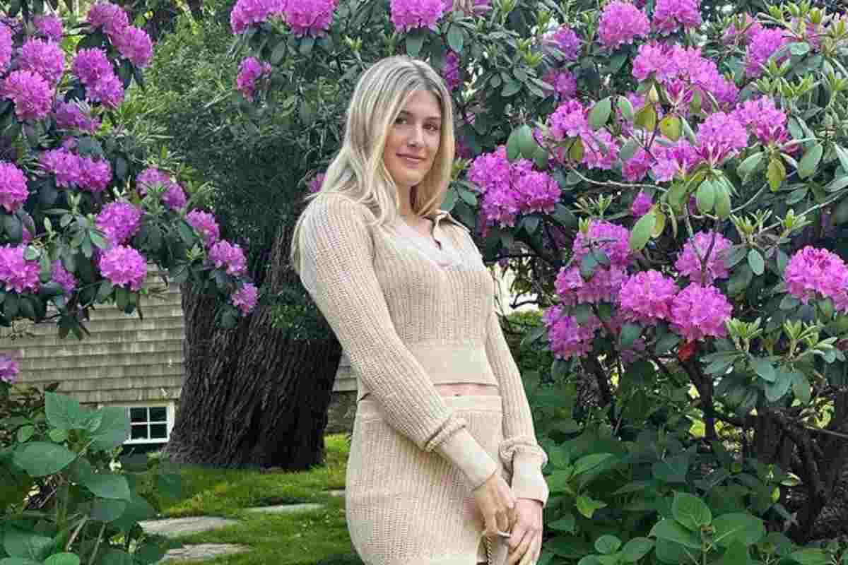 Eugene Bouchard incantevole in bianco: che visione