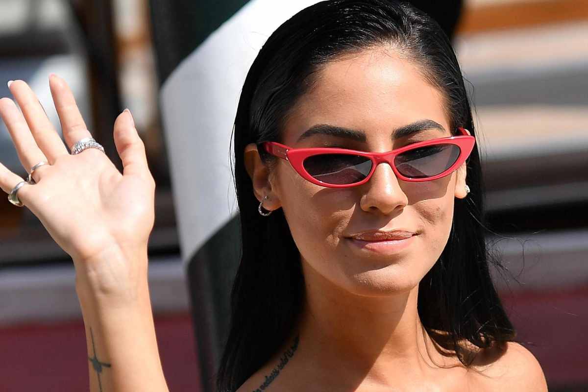 Giulia De Lellis, il sole ti fa bella: il bikini svela (quasi) tutto