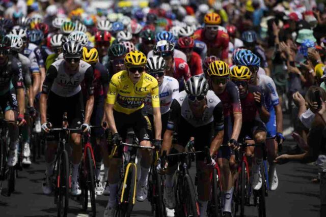 Doping al Tour de France: la maglia gialla Vingegaard spiazza tutti