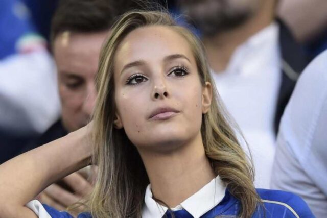 Spacco vertiginoso, Vicky Varga lascia senza parole