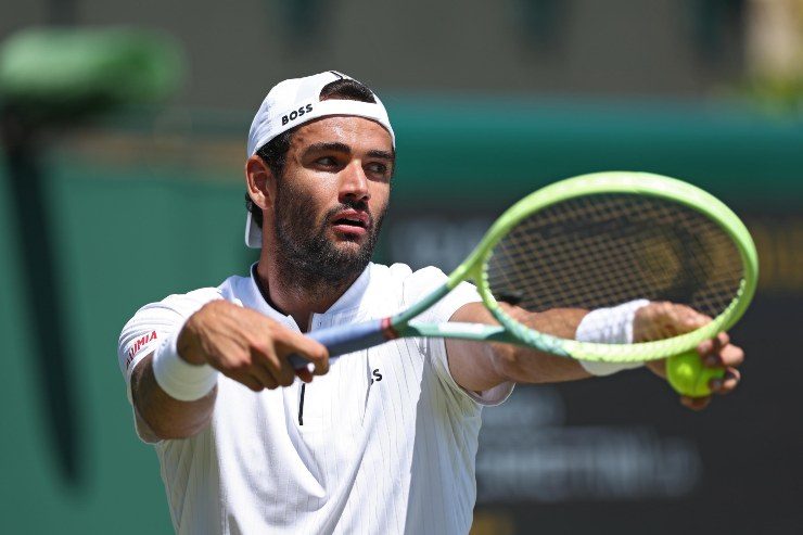 Matteo Berrettini al servizio