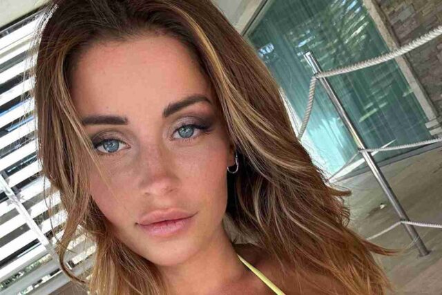 Elisa Mazzucchelli ombrellina foto costume