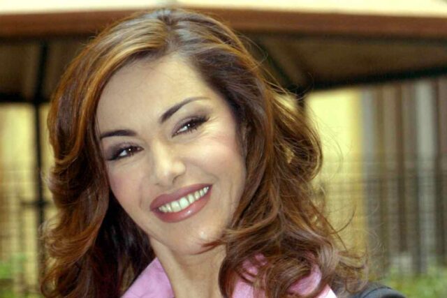 Emanuele Folliero pazzesca: il costume esplode