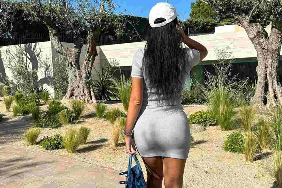 Georgina Rodriguez in vacanza: lato B impressionante