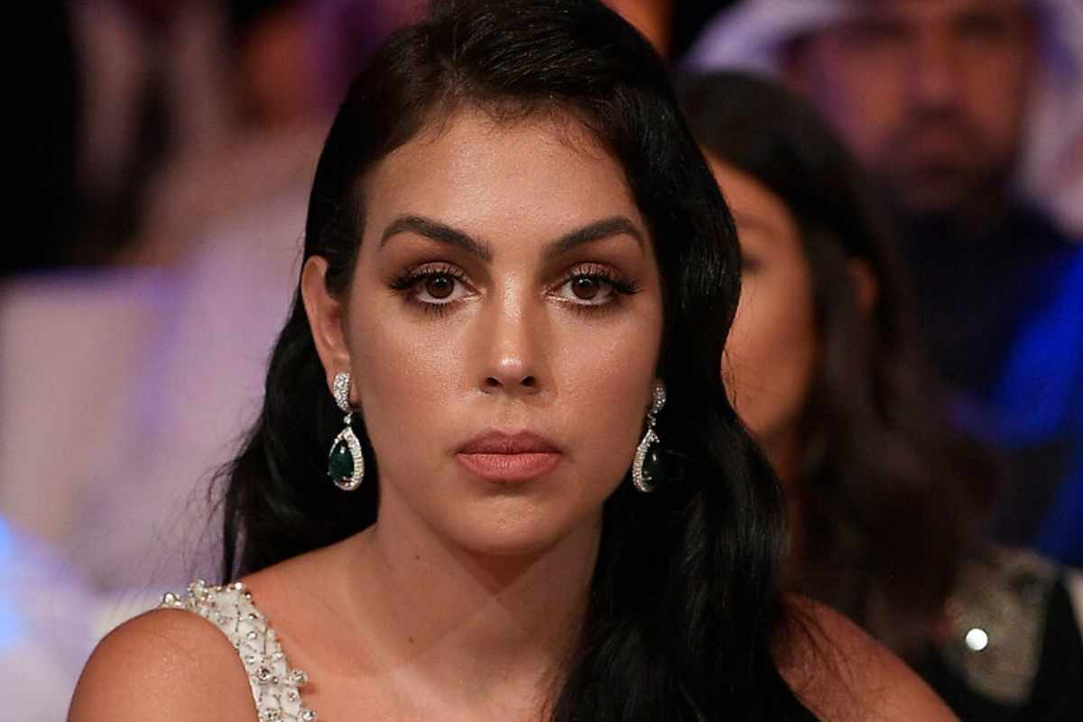 Georgina Rodriguez in vacanza: lato B impressionante
