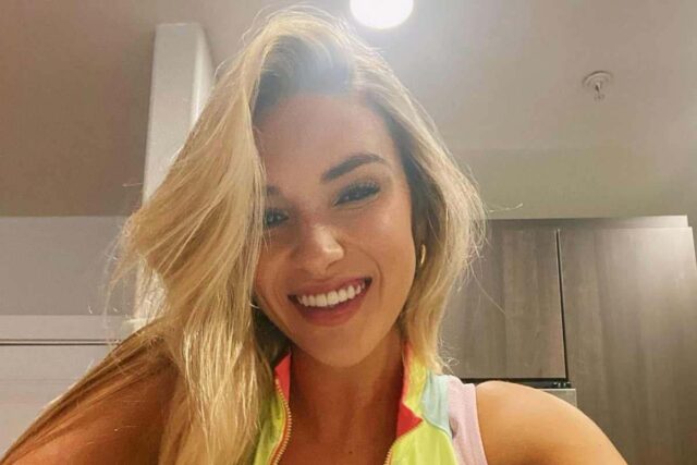 Kayla Simmons scollatura profondissima