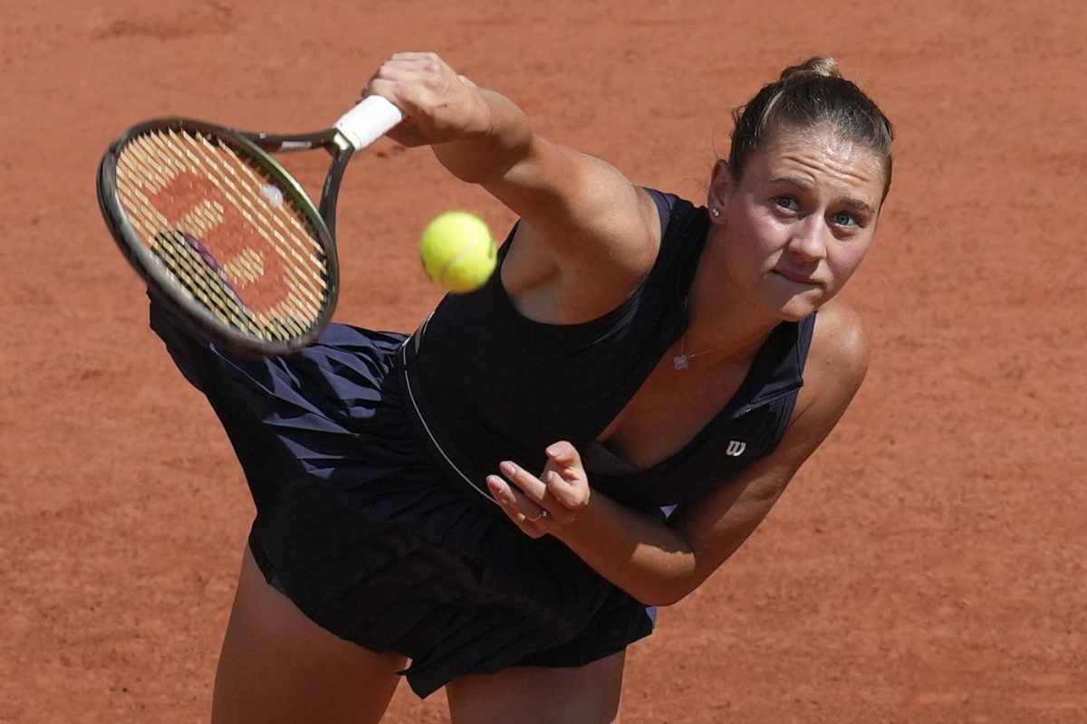 Tennis, shooting da sogno: forme in vista col nuovo completino