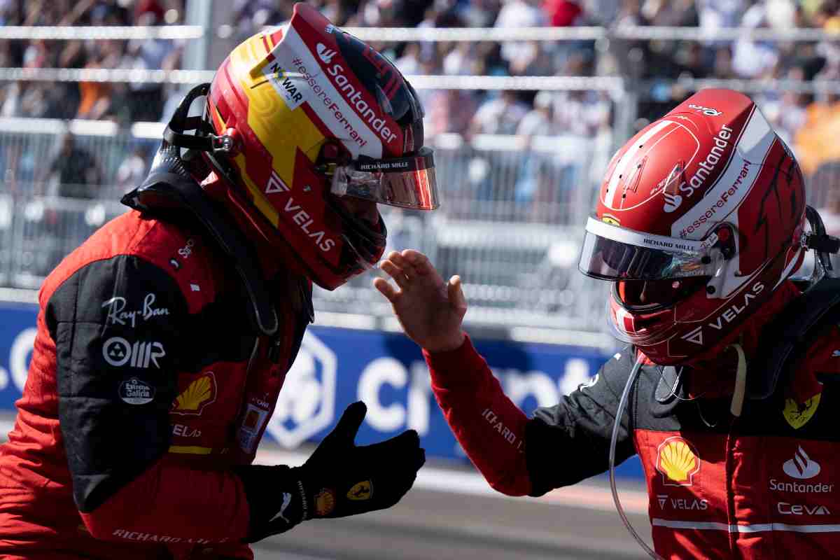 Ferrari, nuove divise a Monza per Sainz Leclerc