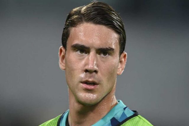 Intrigo Vlahovic, i bookmaker non cambiano idea: bivio Juventus