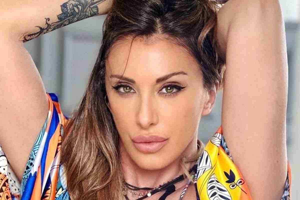 Sabrina Salerno senza freni: strepitosa in costume