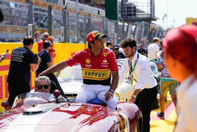 Due grandi offerte per dire addio alla Ferrari: Sainz deve scegliere