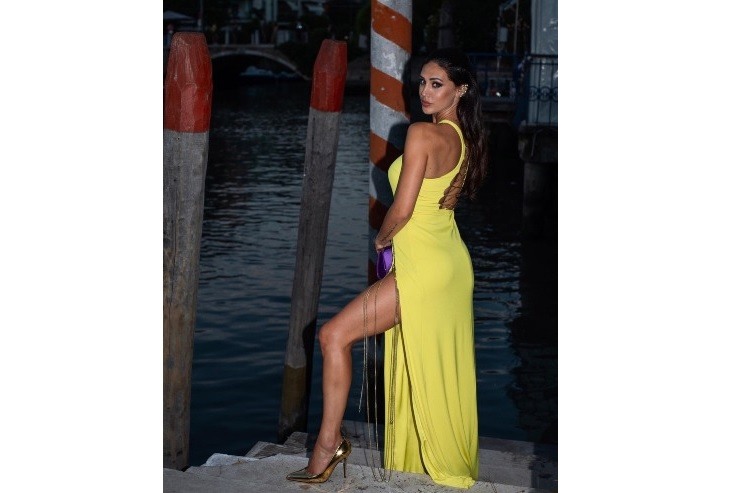 Cecilia Rodriguez festival cinema Venezia abito giallo aderente spacco