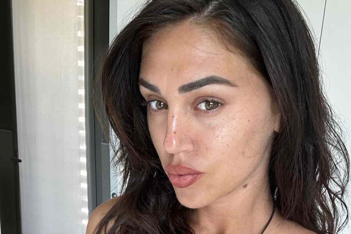 Cecilia Rodriguez Festival Venezia vestito spacco esagerato gambe