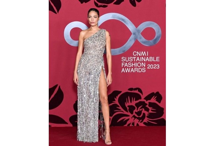 Elodie sfilata Milano Fashion Week abito spacco