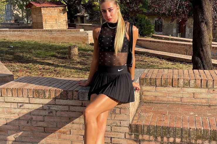 Gaia Sabbatini trasparenze minigonna gambe