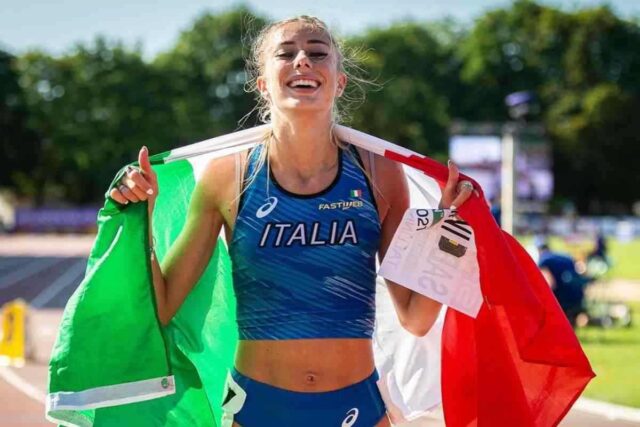 Gaia Sabbatini trasparenze minigonna gambe