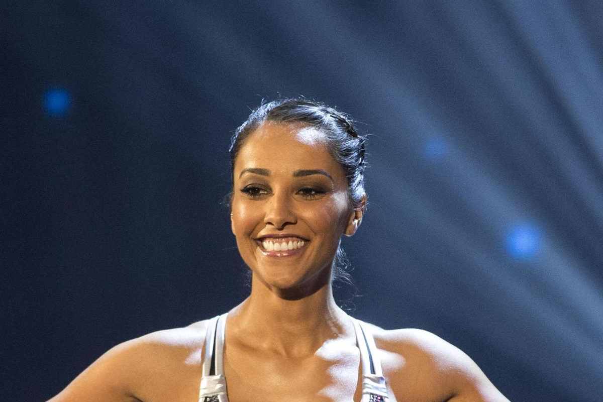 Lato A straripante: Juliana Moreira lascia senza parole