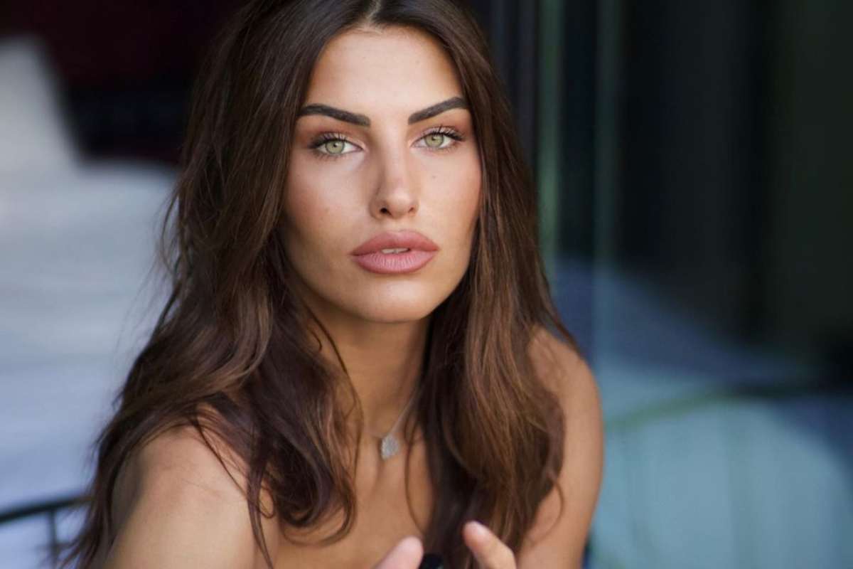 Carolina Stramare senza veli, la visione fa girare la testa