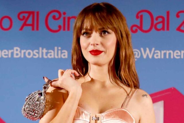 Scollatura pazzesca: Annalisa è troppo sexy