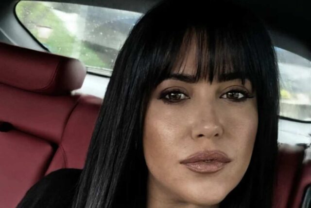 Scollatura da capogiro: Claudia Ruggeri lascia di sasso